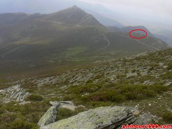 Situación aproximada del refugio, mirando desde el Picaño (N). Al fondo, el Sant