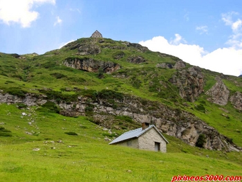 Cabaña con el Refugio de Espuguettes encima suyo