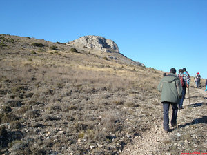 04- Ascendiendo por la cara Este, hacia la Peña de las Armas.