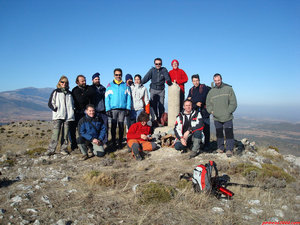 06- En la cima con el Club Horcajuelo de Ambel.