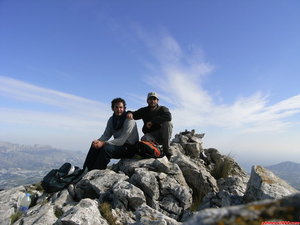 Aquí estamos Victor y yo en la cima del Monte Ponoig a 1182 metros