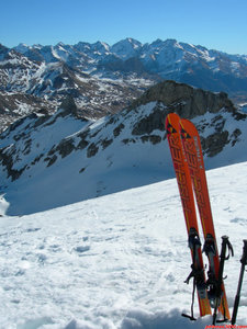 Vista desde la cima del Gralleras, la Campana de Aneu y de fondo los Infiernos