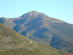 14- Desde la cima. Zoom sobre nuestro proximo objetivo del dia, el Pico del Aguila