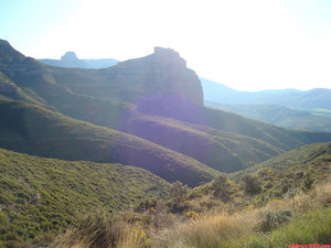 02- Vista de la Peña San Miguel, desde la carretera de acceso