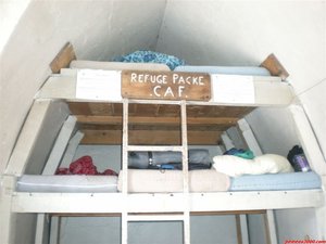 Interior del Refugio Packe