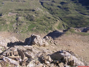 Comenzamos el descenso II. debemos estar atentos a localizar la entrada a la segunda chimenea (hacia la izquierda)