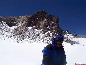 Salida al cráter y primera vista de la cima