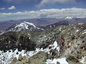 Cerro El Muerto y Nevado Incahuasi desde la cima del Nevado Ojos del Salado