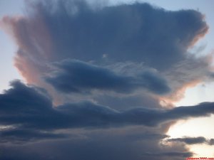 Detall del núvol de tempesta de l anterior imatge. / / Detalle de la nube de tormenta de la imagen anterior.