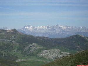 10.-En dirección Noroeste, resplandece el macizo Central de Picos de Europa.