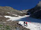 11. En el circo de Labaza, con el corredor de Moskowa cubierto de nieve. Arriba puede verse la roca clara que marca donde esta la chimenea.