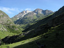 3. Avanzando por la GR11, remontando el valle del rio Ara, con el Vignemale al fondo