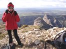 En la cima del Pico Medidodía con las Peñas del Salto de Roldán. 30-1-10.