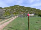 Collado de los Pozos, y pista por la que se asciende al Naviella y al Pico de Sierra Caballera