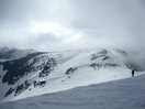 De la antecima (2911m) hay que subir la pala que vemos...