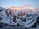 Bonito atardecer desde el refugio. El Neouvielle, el Turon y los Trois Consellers.