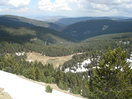 12- A nuestra izquierda, tenemos una excelente panorámica sobre los hoyos y el valle de Iregua.