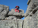 15- Para acceder a la cima del Castillo de Vinuesa, se puede trepar por los visibles bloques, o bien, bordearlos por nuestra derecha.