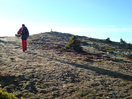 05- Al frente, ya tenemos el vértice geodésico del Cerro Buey.