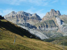 Desde Astún, el macizo de Borau o Lecherines, junto al Aspe. Se distinguen sus tres cumbres. (Agosto 2010).