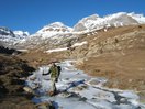 Aunque ya son casi las 4pm, y hace +3º, el río sigue cubierto de hielo.