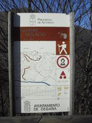Cartel indicador al inicio del sendero PR.
