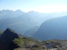 Desde la cima, en primer termino la entrada al valle de Estaube, y en segundo termino el que lleva al circo de Troumouse.