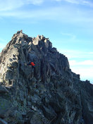 33- Nuevamente por la derecha de la cresta, vamos trepando y salvando las mayores dificultades.