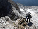 Empezamos poco a poco descendido primero al Col des Glaciers por unas placas de IIº+ que yendo con cuidado y sujetándose bien a los buenos agarres no tiene porqué ser complicado. La verdadera dificultad aparece en el Col des Glaciers.