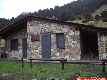 Refugio de Riba Excorxada (al lado de las pistas de esqui)