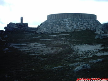 Cima y refugio - mirador de Cabeza Líjar.