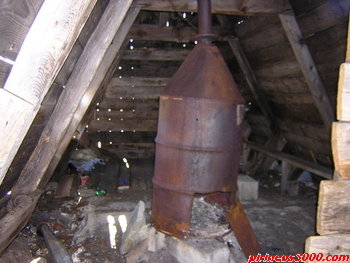 Vista del interior con chimenea