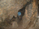 08- Tras dejar atras la galeria de entrada, la cueva toma mayores proporciones.