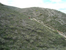 10- Vistas desde la entrada de la cueva. Punto rojo, ubicación de la Cueva de la Sima o del Marmol, punto amarillo, ubicación de la Cueva del Muerto.