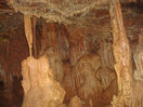 37- Espectacular imagen de estalactitas, estalagmitas, columnas y coladas.