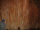 40- Espectacular pared forrada de estalactitas, denominadas Los Organos, que al dar golpes sobre las mismas, emiten diferentes sonidos.