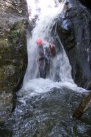 Con menos agua bajamos por la cascada.