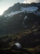 El refugio de Piedrafita nuestra base durante tres noches. Pico de la Frondella detrás.