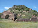 06- Tras llegar a la explanada del convento, observamos parte de sus ruinas, así como la ermita de la Virgen del Pilar, que luego alcanzaremos.
