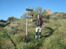 07- A partir de aqui, comenzamos la ruta botánica, siguiendo hacia la derecha y dejando a la izquierda la senda por la que volveremos.