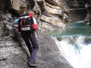 La travesía húmeda de lo más complejo de la Ferrata del Sorrosal. 22-4-12.