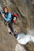 En la larga Escalinata de la Ferrata del Sorrosal. 22-4-12.