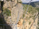 Felicidades a los artífices, como montador de ferratas, parques de aventura y estructuras metálicas, este puente es toda una obra de arte, por lo tenso y estable, un curre de primera. Ferrata Cágate Lorito.