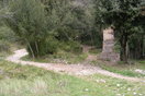 El camino parte junto a la pequeña ermita.