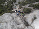 Superado el tramo de las escaleras, mas grapas con gran desplome.