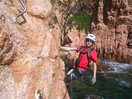 Bordeando un peñasco.