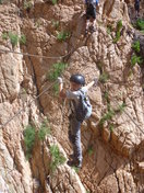 Oriol  cruzando otro puente Tibetano.