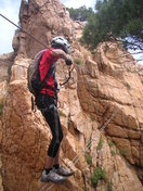 Juanan cruzando el último puente Tibetano.