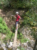 Juanan cruzando otro puente