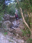 No vimos la salida y continuamos subiendo por el torrente de la canal.